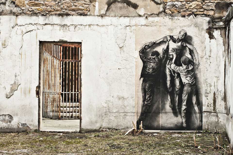 Exposition Dans les Prisons de Lyon - Ernest Pignon-Ernest Descente de crucifié