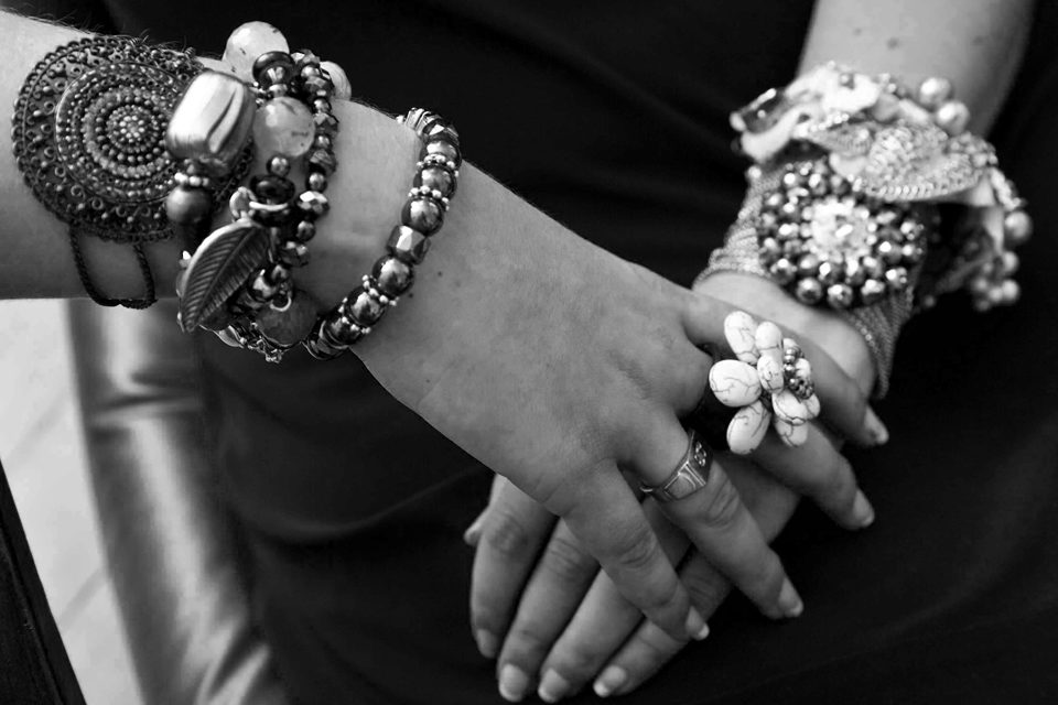 bruno paccard theme les mains - mains-bracelets