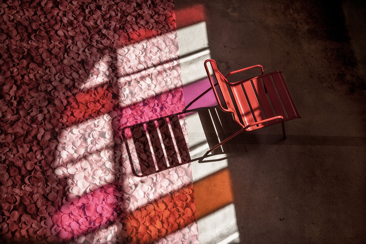 bruno paccard - artfair 2026 : chaise rouge